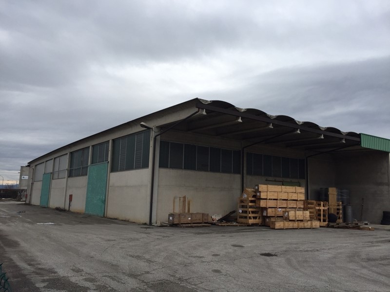 Capannone in Vendita a Alonte, 3100 m²