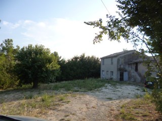 Casale in Vendita a Jesi, 270 m²