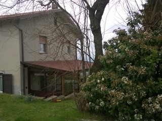 Villa in Vendita a Poggio San Marcello, 250 m²