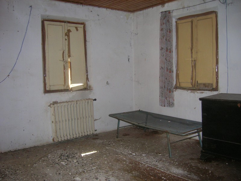 Casale in Vendita a Poggio San Marcello, 70'000€, 210 m²