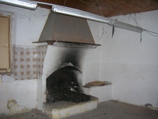 Casale in Vendita a Poggio San Marcello, 70'000€, 210 m²