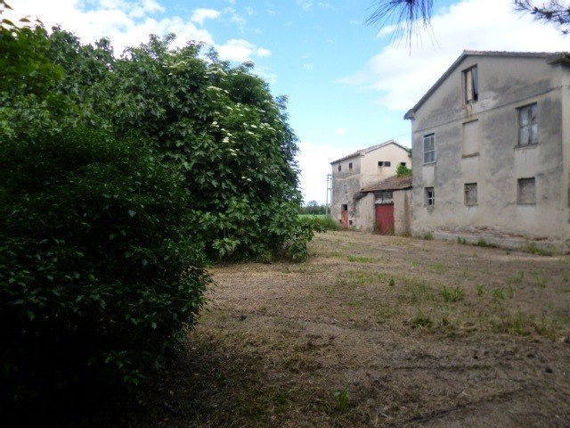 Villa in Vendita a Jesi, 125'000€, 150 m²