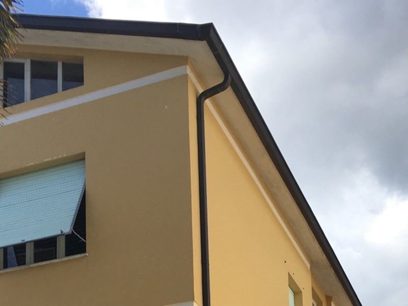 Appartamento in Vendita a Jesi, zona VIALE DEL LAVORO, 120'000€, 70 m², con Box