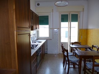 Quadrilocale in Vendita a Jesi, zona GIARDINI, 75'000&euro;, 85 m², con Box