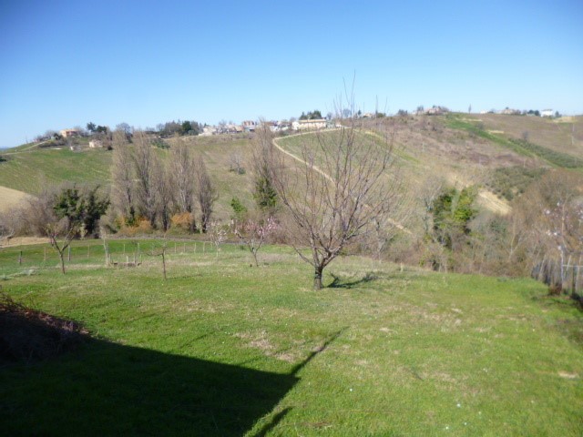 Casale in Vendita a Poggio San Marcello, 105'000€, 250 m², con Box