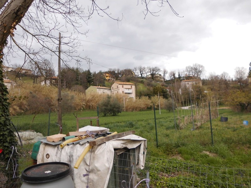 Casale in Vendita a Castelplanio, zona Macine-borgo Loreto, 140'000€, 200 m²