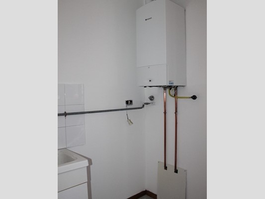 Attività commerciale in Affitto a Jesi, 600€, 80 m²