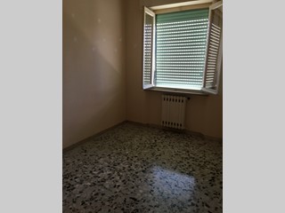 Appartamento in Vendita a Jesi, zona VIALE DEL LAVORO, 95'000&euro;, 90 m², con Box