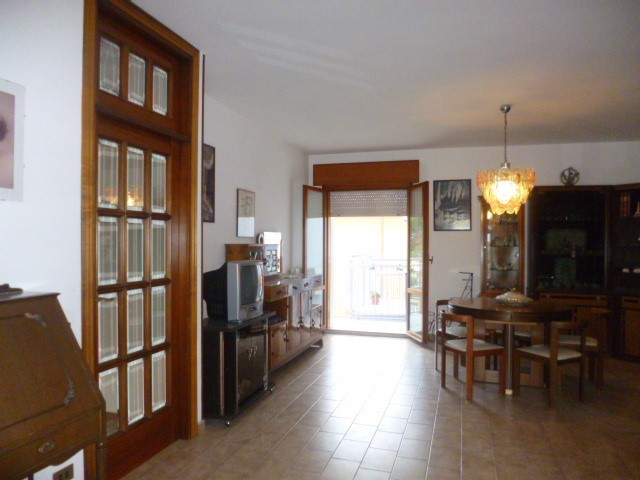 Quadrilocale in Vendita a Monte San Vito, 200'000€, 95 m², con Box