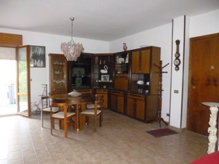 Quadrilocale in Vendita a Monte San Vito, 200'000€, 95 m², con Box