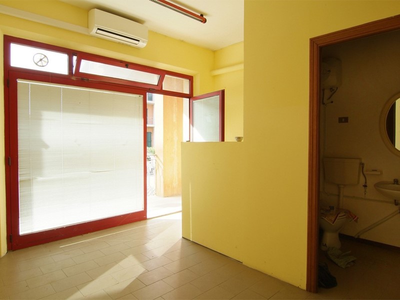 Attività commerciale in Vendita a Monte San Vito, 55'000€, 60 m²