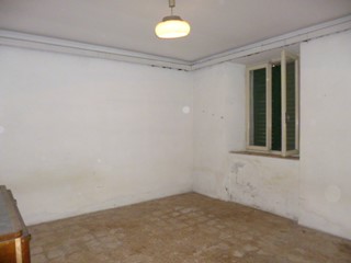 Appartamento in Vendita a Jesi, 80'000&euro;, 150 m²