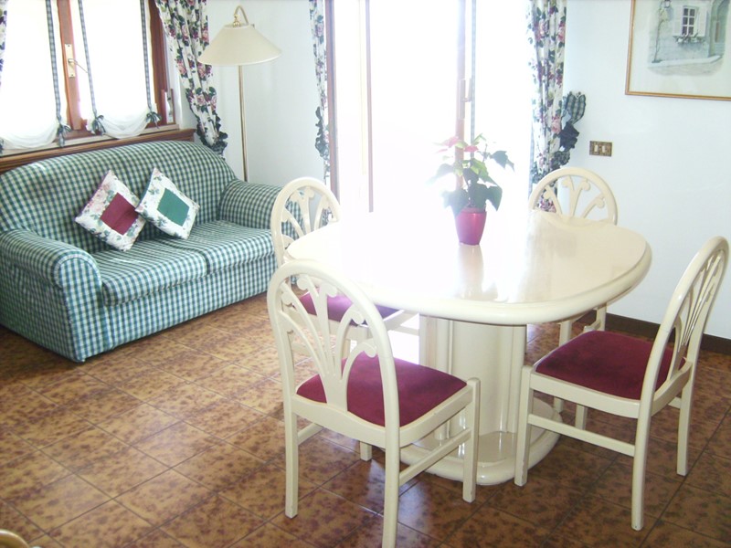 Villa in Vendita a Belvedere Ostrense, 380'000€, 320 m²