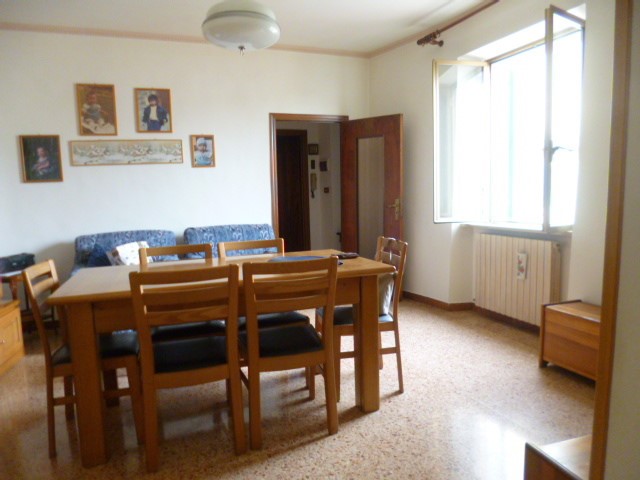 Appartamento in Vendita a Jesi, zona CENTRO STORICO, 120'000&euro;, 