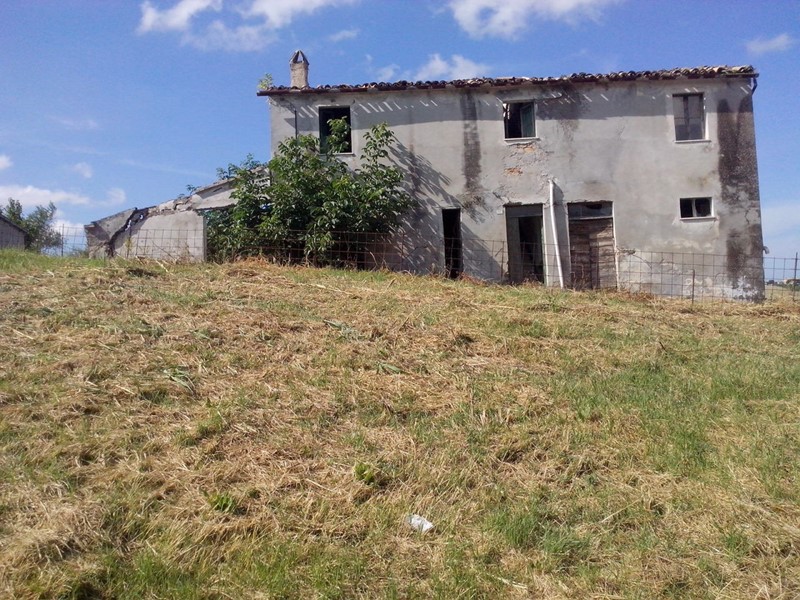 Casale in Vendita a Staffolo, 85'000€, 