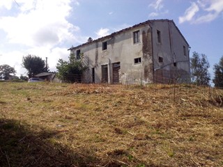 Casale in Vendita a Staffolo, 85'000€, 