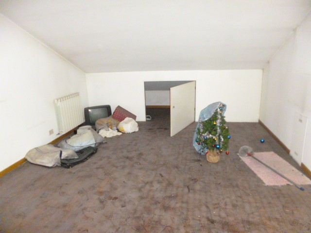 Appartamento in Vendita a Falconara Marittima, 35'000€, 80 m²