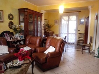 Villetta a schiera in Vendita a Jesi, zona EX SMIA, 300'000€, 250 m², con Box