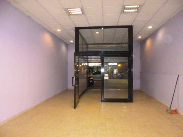 Attività commerciale in Affitto a Jesi, 750€, 139 m²