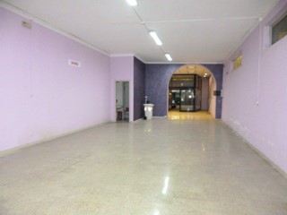 Attività commerciale in Affitto a Jesi, 750€, 139 m²