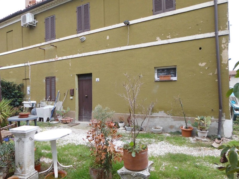 Villa in Vendita a San Paolo di Jesi, 250'000€, 250 m², con Box