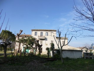Casale in Vendita a Castelbellino, zona Pantiere, 75'000€, 300 m², con Box