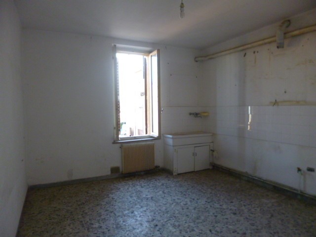 Quadrilocale in Vendita a Jesi, 100'000€, 88 m²