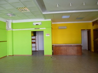 Attività commerciale in Affitto a Jesi, 100 m²