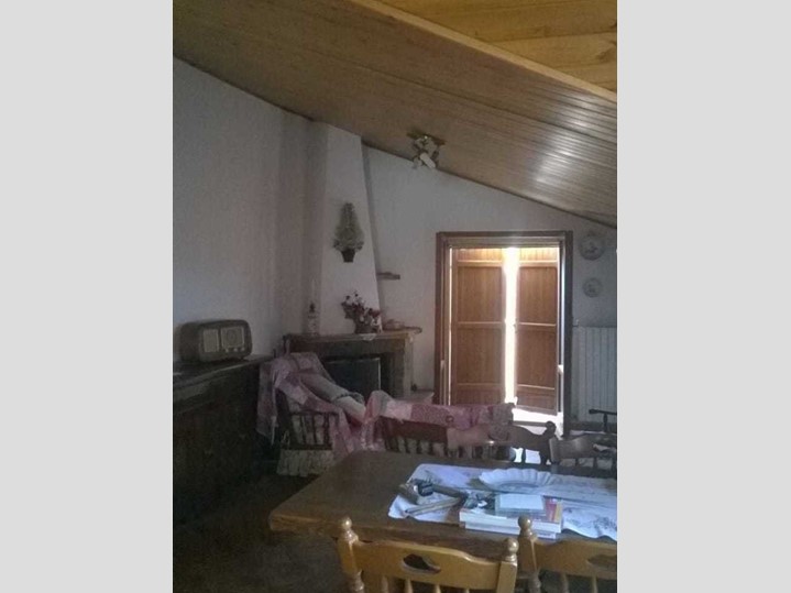 Appartamento in Vendita a Castelbellino, zona Stazione, 73'000€, 100 m², con Box