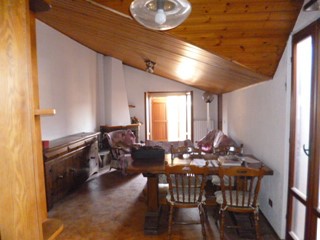 Appartamento in Vendita a Castelbellino, zona Stazione, 73'000€, 100 m², con Box