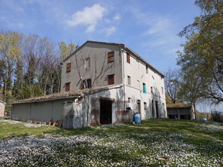 Villa in Vendita a Morro d'Alba, 150'000€, 450 m², arredato, con Box