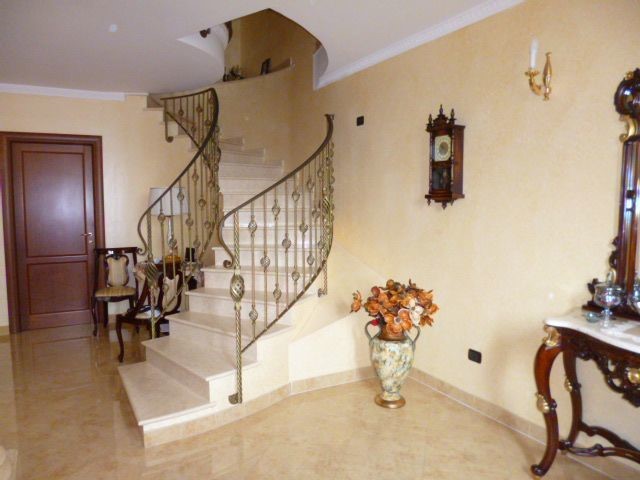 Villa in Vendita a Castelbellino, zona Scorcelletti, 350'000€, 220 m², con Box