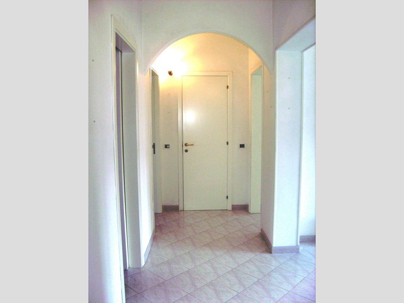 Appartamento in Vendita a Jesi, zona VIALE VERDI, 95'000&euro;, 75 m², con Box