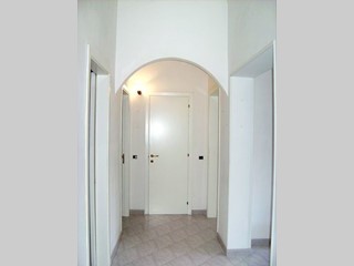 Appartamento in Vendita a Jesi, zona VIALE VERDI, 95'000€, 75 m², con Box