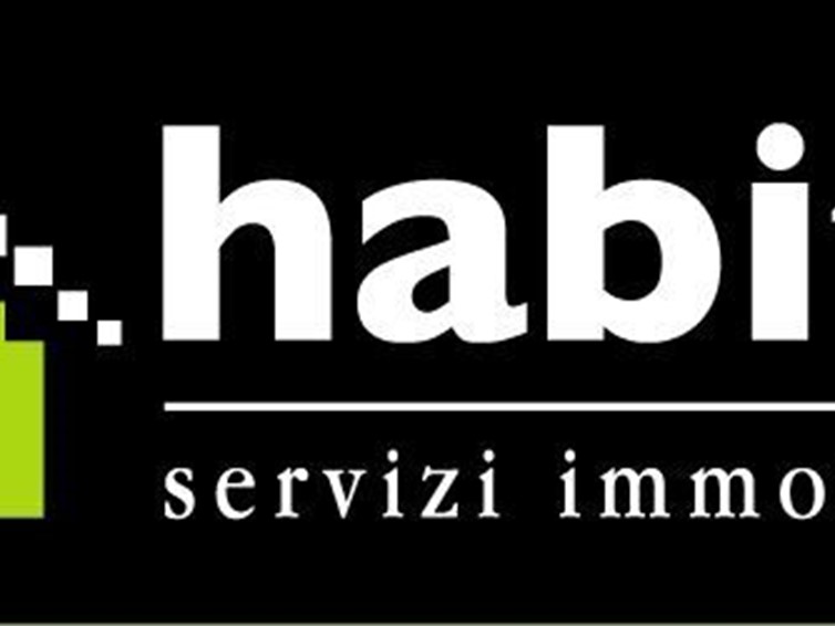 Villa in Vendita a Monte Roberto, 260 m², con Box