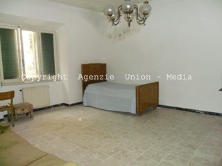 Casa Indipendente in Vendita a Luni, zona Nicola, 280'000€, 200 m², con Box