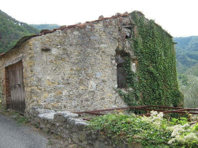 Rustico in Vendita a Luni, 58'000€, 64 m²