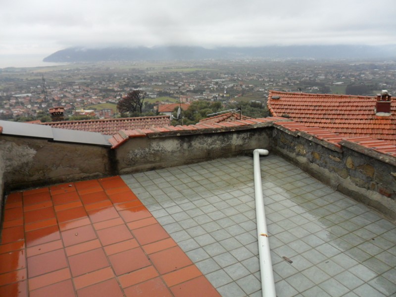 Casa Indipendente in Vendita a Luni, zona Nicola, 60 m²