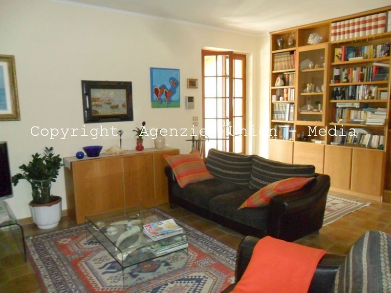 Casa Indipendente in Vendita a Sarzana, 500'000&euro;, 180 m², con Box