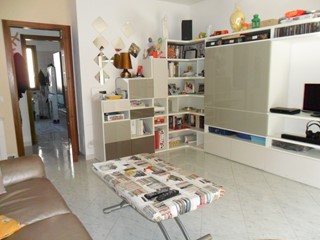 Appartamento in Vendita a Sarzana, 235'000&euro;, 100 m², con Box