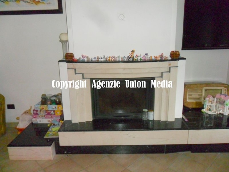 Casa Indipendente in Vendita a Ameglia, 350'000&euro;, 220 m²