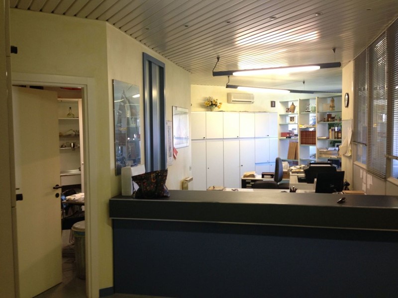 Capannone in Vendita a Sarzana, 150'000€, 120 m²