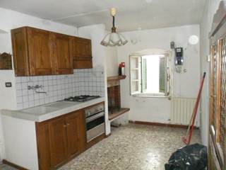 Casa Indipendente in Vendita a Luni, 120'000€, 100 m²