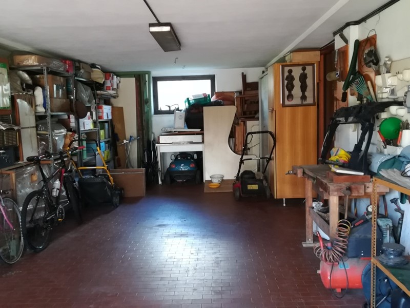 Casa Indipendente in Vendita a Luni, 500'000€, 400 m², con Box