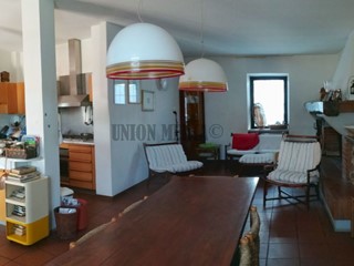 Casa Indipendente in Vendita a Luni, 500'000€, 400 m², con Box