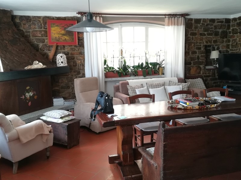 Casa Indipendente in Vendita a Castelnuovo Magra, 1'100'000€, 570 m²