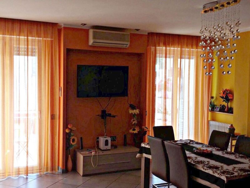 Appartamento in Vendita a Fosdinovo, zona Caniparola, 225'000€, 110 m²