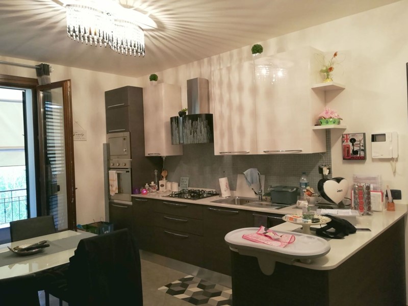 Quadrilocale in Vendita a Santo Stefano di Magra, 175'000€, 90 m², con Box