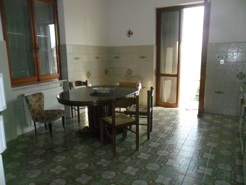Casa Indipendente in Vendita a Luni, 260'000€, 130 m², con Box