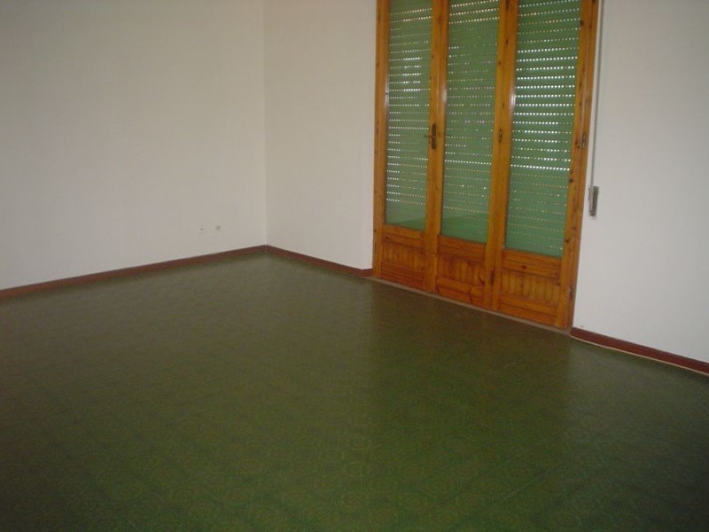 Quadrilocale in Vendita a Luni, 170'000€, 90 m², con Box